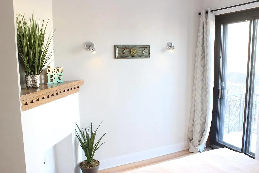 Mtlvacationrentals-The Mtlvr Kisses Montreal Apartment