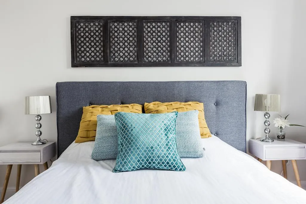Mtlvacationrentals-The Mtlvr Kisses Montreal