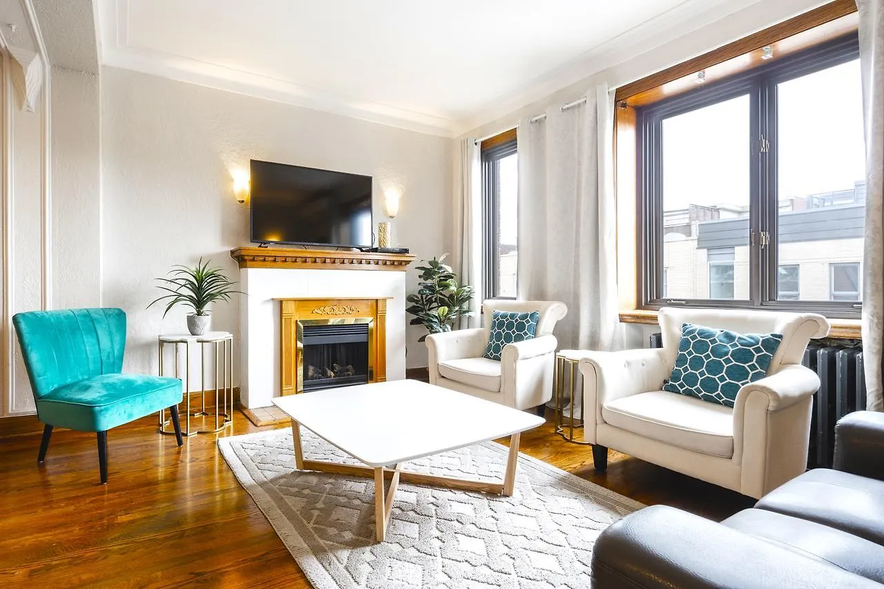 Mtlvacationrentals-The Mtlvr Kisses Montreal