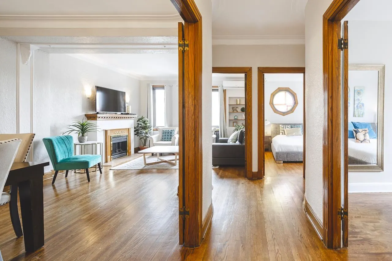 Apartment Mtlvacationrentals-The Mtlvr Kisses Montreal Canada