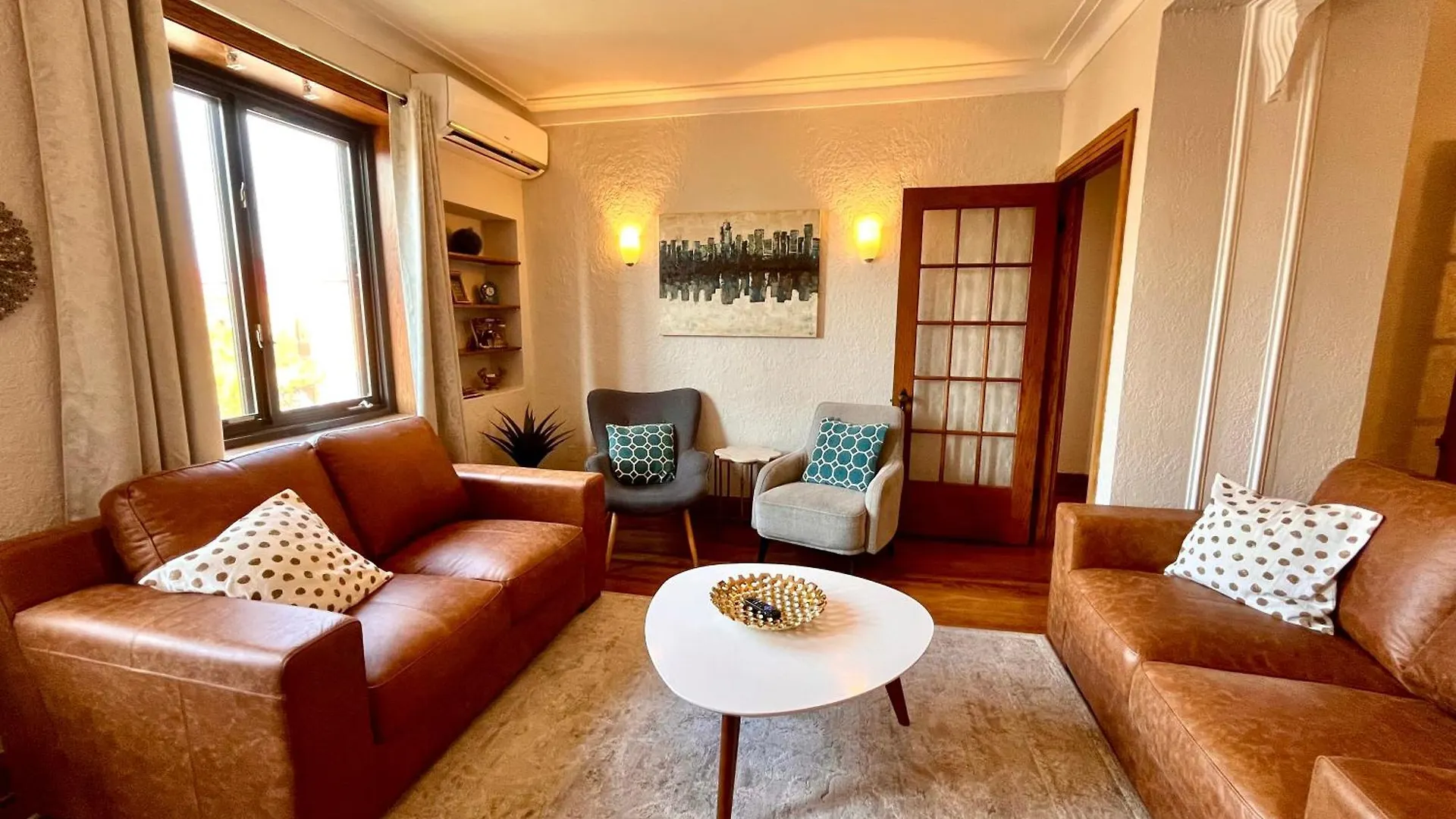 Mtlvacationrentals-The Mtlvr Kisses contacts